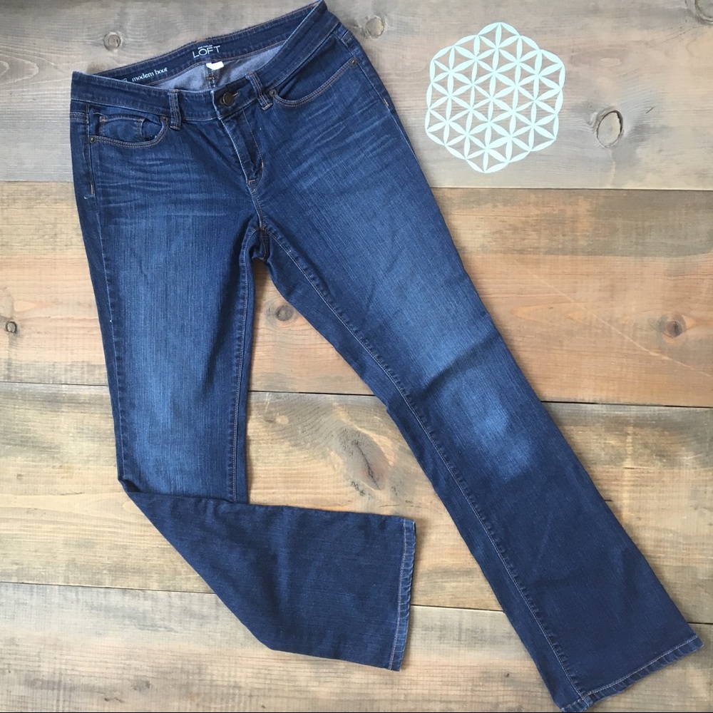 Ann Taylor LOFT boot cut jeans. Size 6